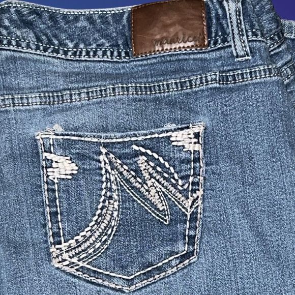 Maurices Signature Embroirdered Jeans Size 15/16 Regular 35x31 - Picture 5 of 6